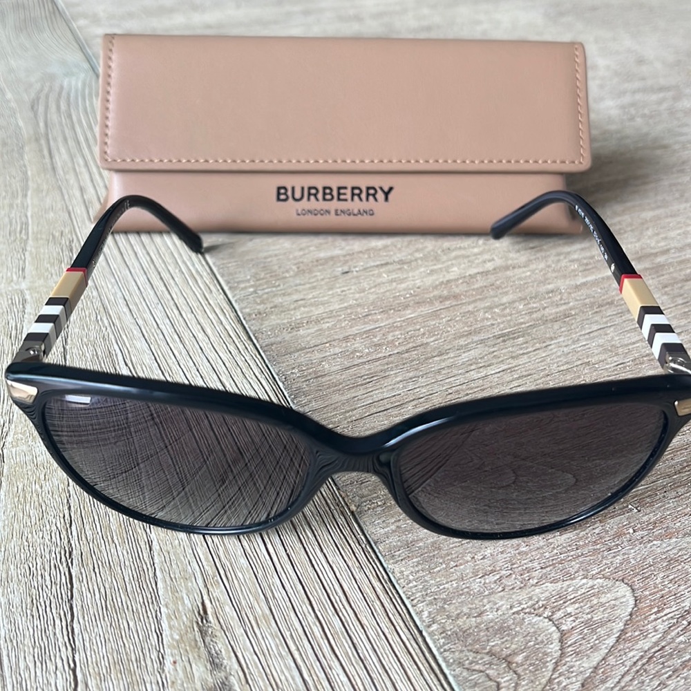 Burberry sunglasses in black B 4216